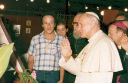 Incontro con Giovanni Paolo II durante una mostra della Scuola